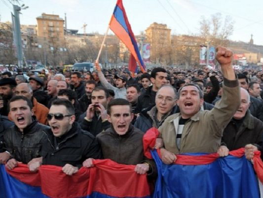 Студенты Ереванского государственного университета начали массовую акцию протеста – ВИДЕО - ОБНОВЛЕНО