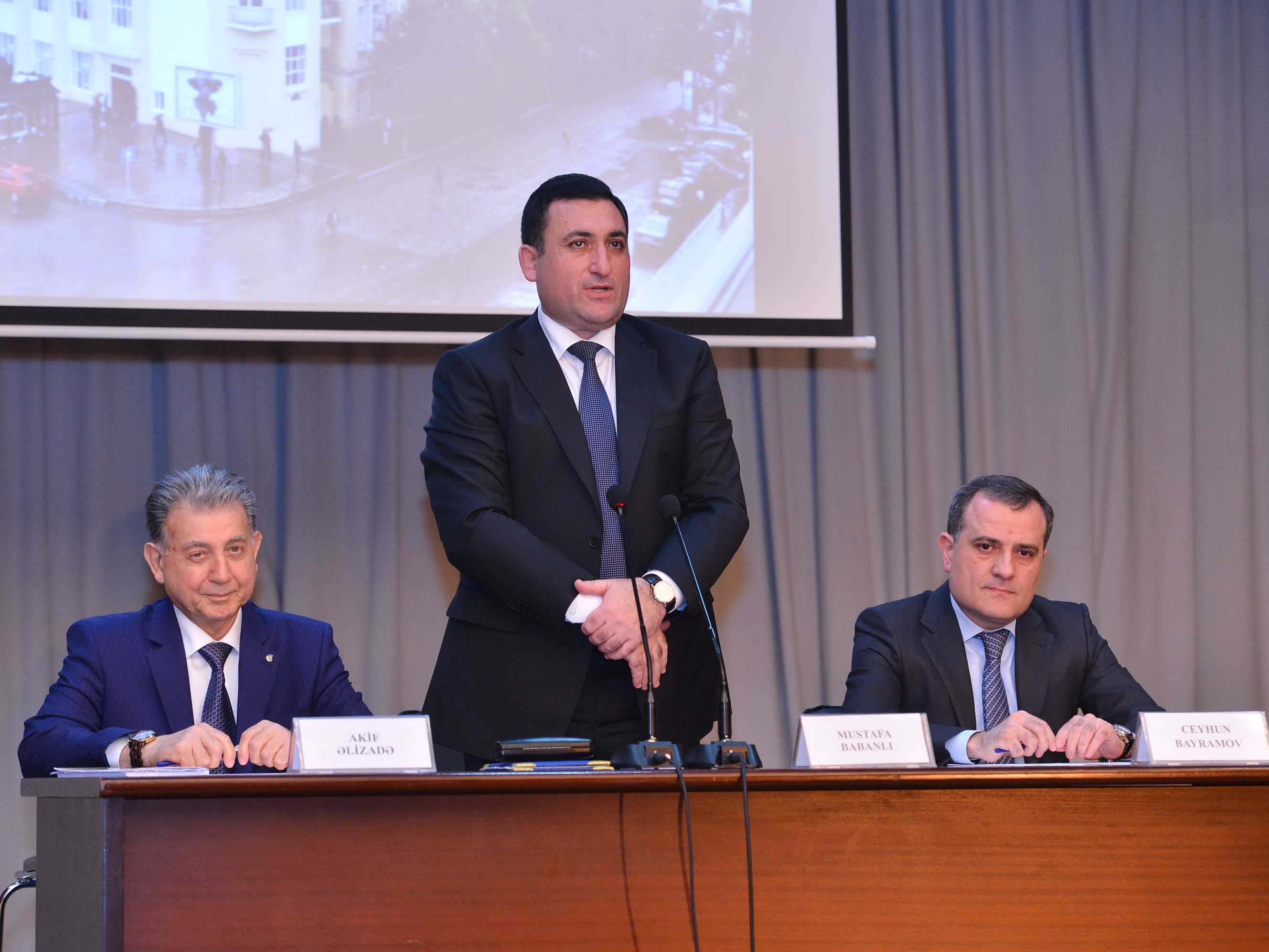 Президенту НАНА вручен диплом почетного профессора Азербайджанского государственного университета нефти и промышленности - ФОТО