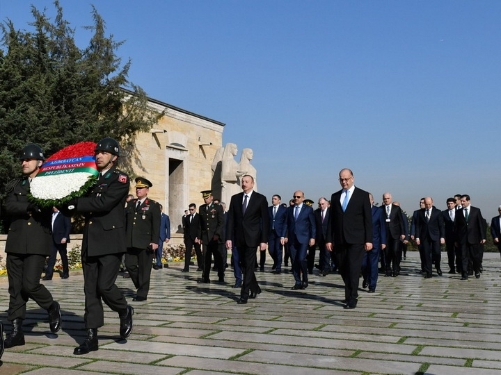 Президент Ильхам Алиев посетил Аныткабир - ФОТО