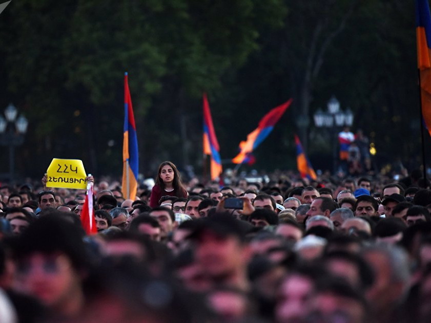 Правящая партия Армении примет решение по выборам премьера во вторник