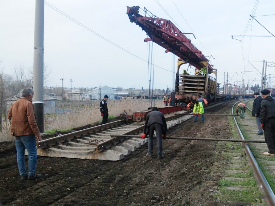 Идет капитальный ремонт в южном направлении железной дороги - ФОТО