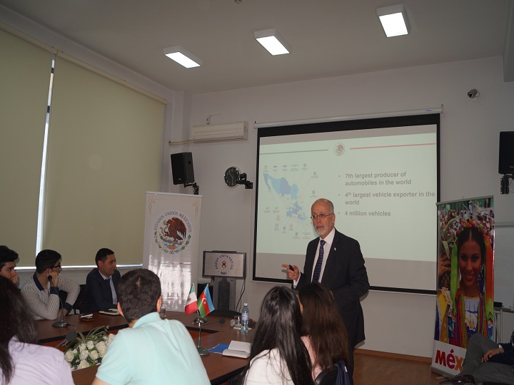 Meksika səfiri Xəzər Universitetində təqdimat edib - FOTO