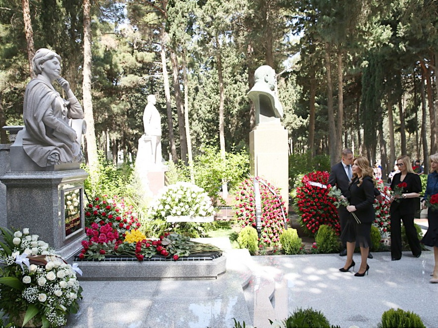 Состоялась церемония открытия комплекса надгробного памятника академику Рафиге Алиевой - ФОТО