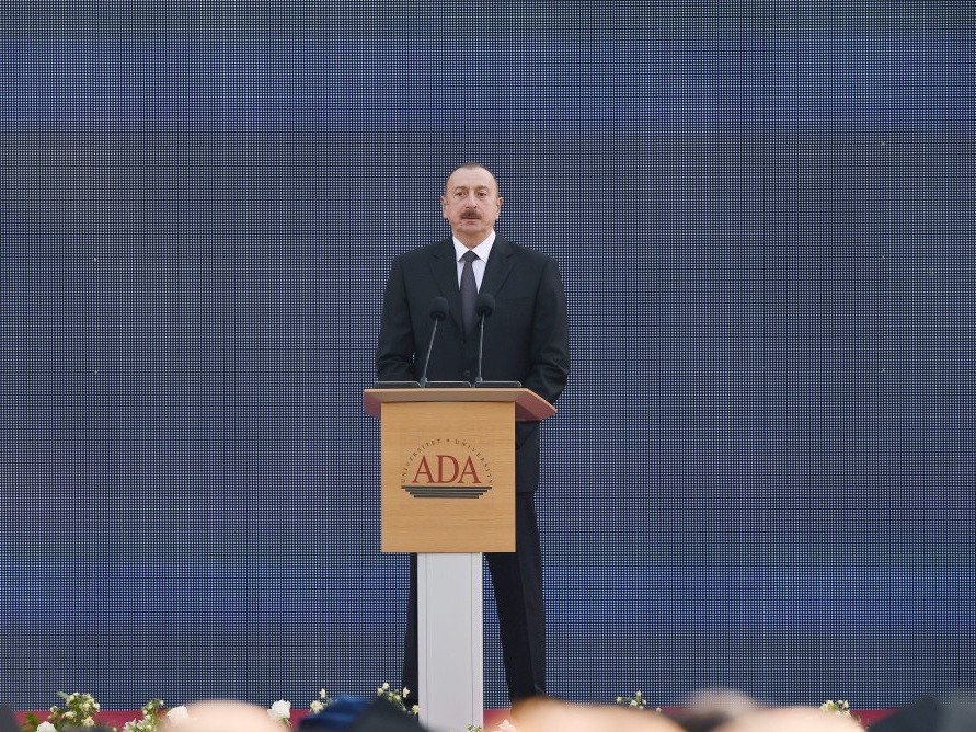 Президент Ильхам Алиев принял участие в дне выпускника в Университете АДА