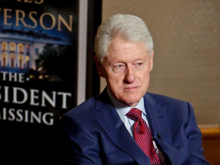 Билл Клинтон написал свой первый остросюжетный роман о кибератаке на США