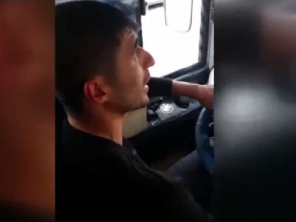 В Баку наглый водитель автобуса с пассажирами в салоне устроил смертельную гонку на скорости 120 км/час – ВИДЕО