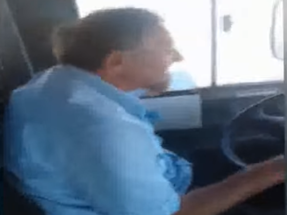Водитель автобуса в Баку: «Отрежу твою голову» - ВИДЕО