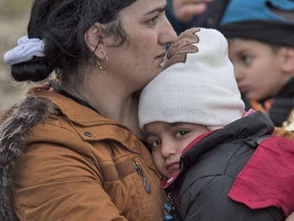 Трамп запретил разлучать семьи нелегальных иммигрантов при задержании - ВИДЕО