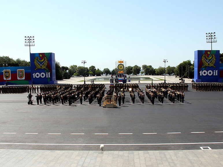 На военном параде в Баку будет представлено свыше 240 единиц военной техники