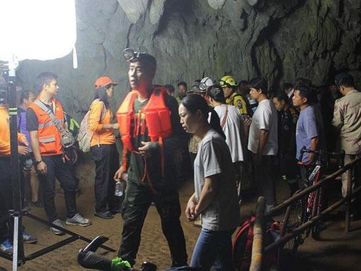 В Таиланде в пещере пропали 11 футболистов и тренер