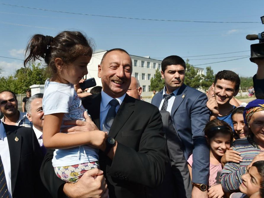 Ильхам Алиев поделился мыслями о доверии народа