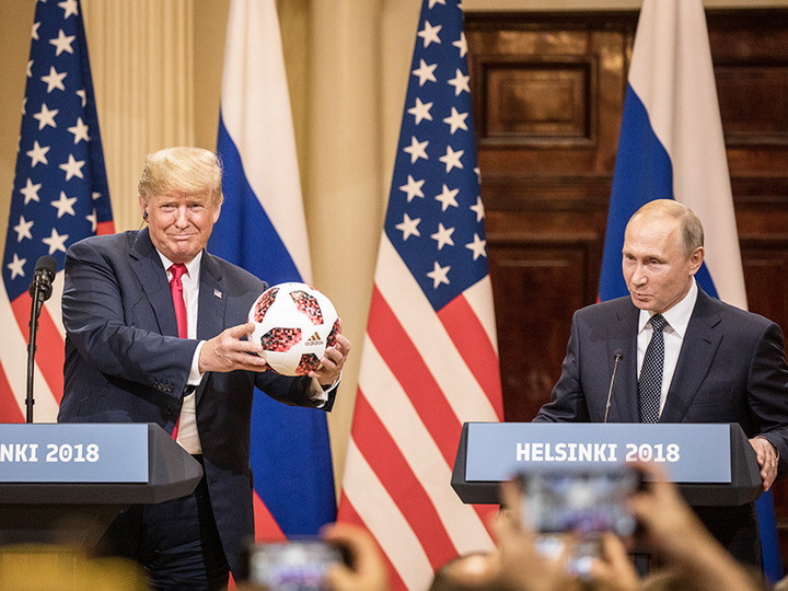 Путин вручил Трампу футбольный мяч с чемпионата мира в России – ФОТО