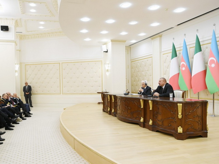 Президенты Азербайджана и Италии выступили с заявлениями для печати - ФОТО