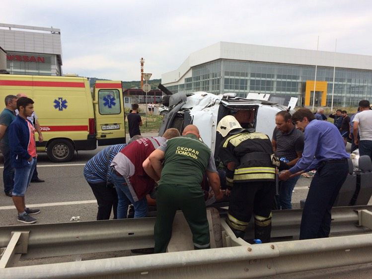 Микроавтобус Москва - Баку попал в аварию