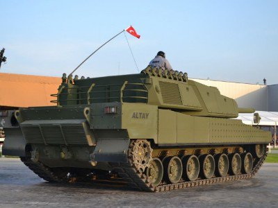 Военный эксперт: «Танк «Алтай» вполне может быть поставлен на экспорт в Азербайджан»