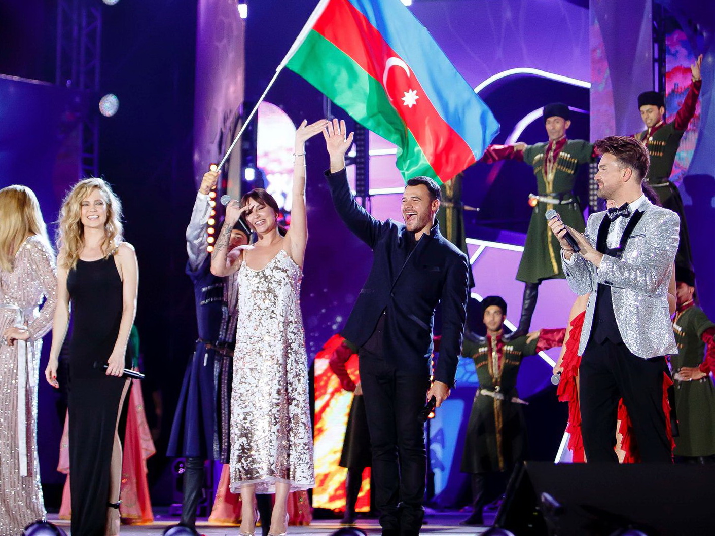 EMIN и звезды российского шоу-бизнеса исполнили песню про Азербайджан в финале «Жары-2018» - ФОТО