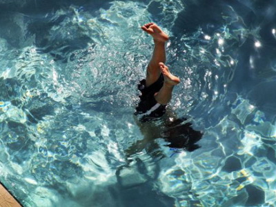 Азербайджанский ребенок утонул в бассейне в Анталье - ФОТО