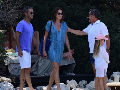 Саркози с Карлой Бруни отдыхает на турецком курорте – ФОТО