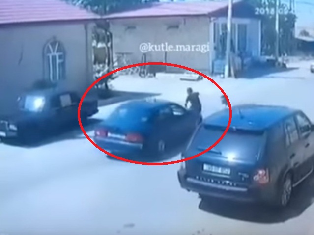 В Баку автомобиль подбросил в воздух пешехода, резко выбежавшего на дорогу – ВИДЕО