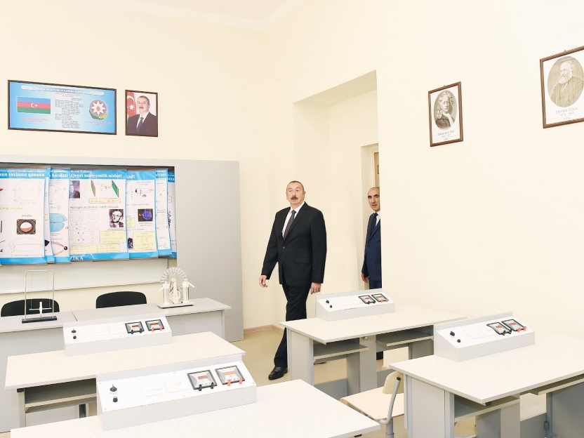 Президент Ильхам Алиев ознакомился с условиями, созданными в лицее №2 в Баку - ФОТО