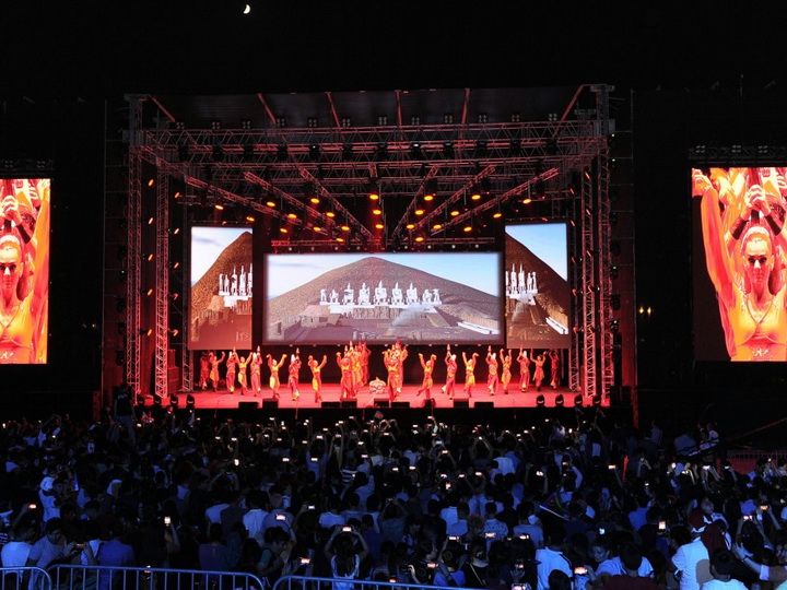 Концерт, посвященный 100-летию освобождения Баку, в парке Центра Гейдара Алиева встречен с интересом - ФОТО