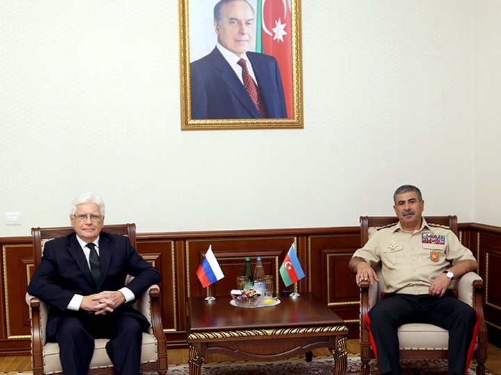 Министр обороны встретился с новым послом России в Азербайджане