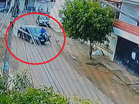 Встал как ни в чем не бывало. В Бразилии велосипедист чудом выжил в аварии - ВИДЕО
