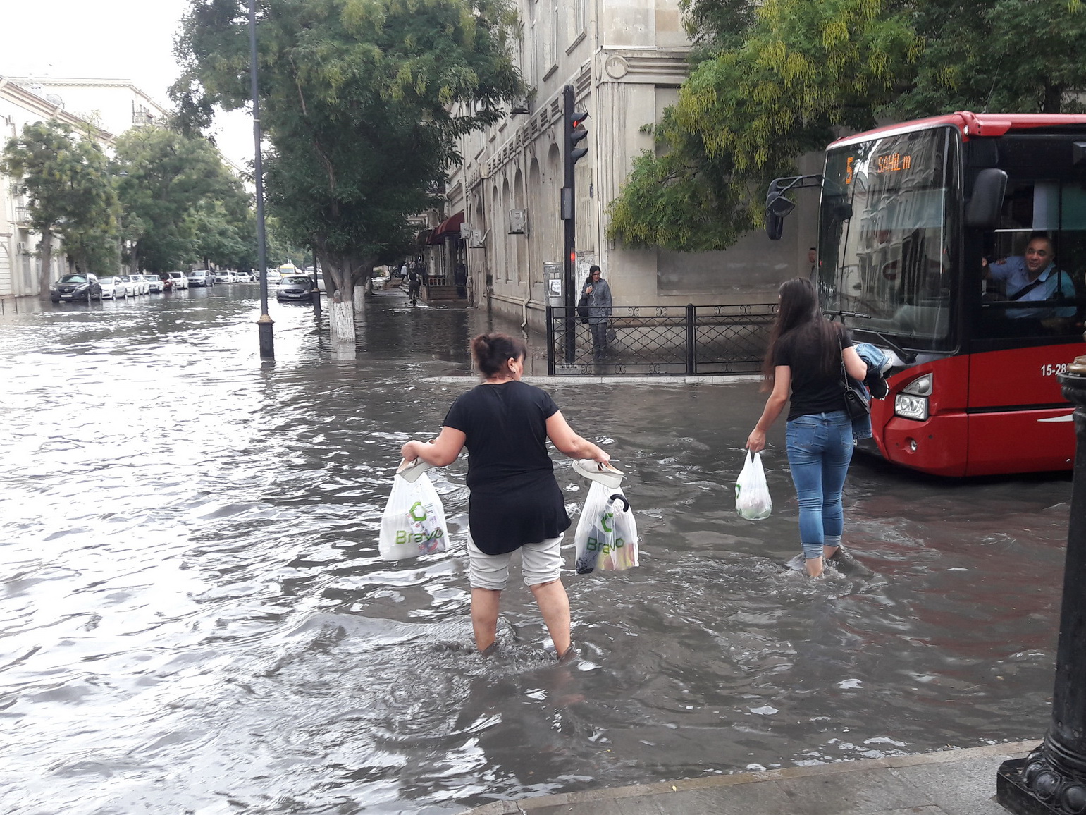ИВ Баку: Коллекторы «Азерсу» не справились с большим объемом дождевой воды