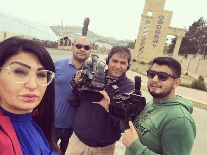 Азербайджанскую журналистку не пустили в отель с тремя мужчинами - ФОТОФАКТ
