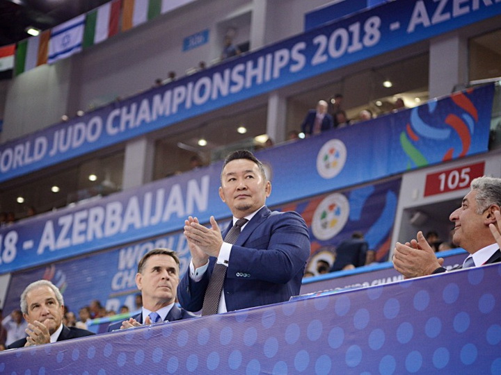 Президент Moнголии посмотрел чемпионат мира по дзюдо в Баку - ФОТО