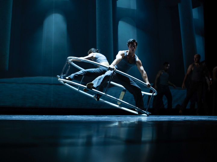 Канадский Cirque Eloize представил в Баку невероятное шоу «Cirkopolis» - ФОТО
