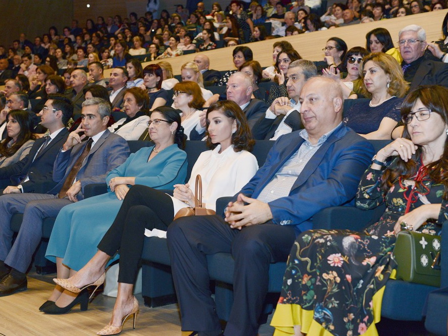10 голосов, которые восхитили мир: «Хор Турецкого» выступил в Центре Гейдара Алиева - ФОТО