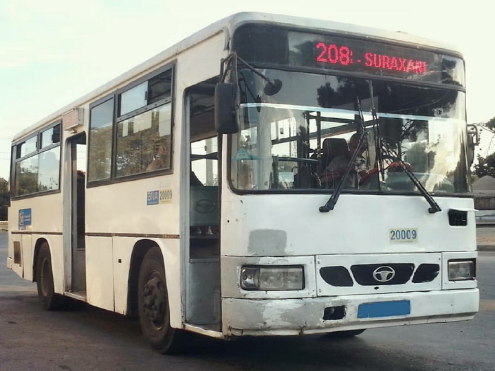 Bakıda avtobus yük maşınına çırpıldı - ÖLƏN VAR
