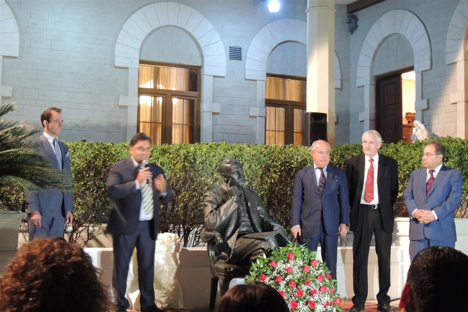 В Баку открыт памятник Альфреду Нобелю