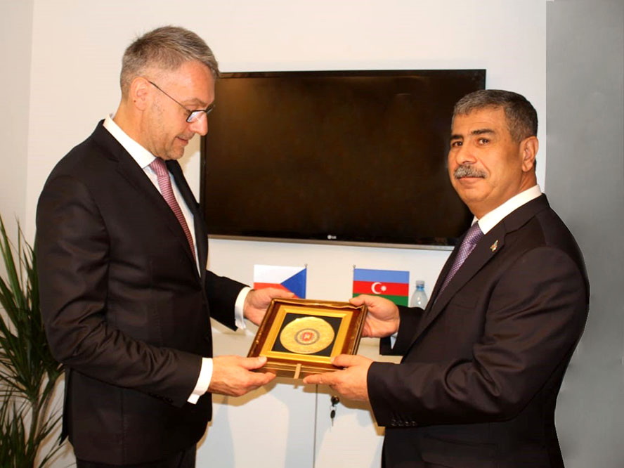 Азербайджан развивает военное сотрудничество с Чехией - ФОТО