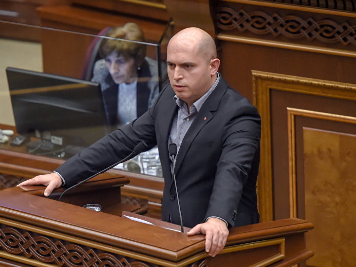 Сами не понимают, чего хотят: в парламенте Армении обрушились с критикой на власти