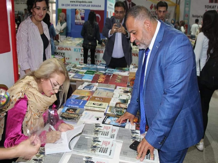 Tanınmış yazarın “Xocalı danışır” kitabı Türkiyədə kitab festivalında – FOTO