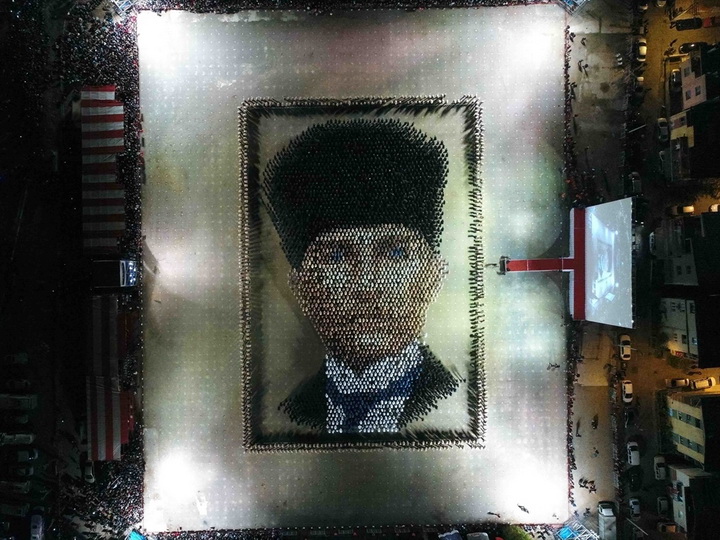 В Турции создали живой портрет Ататюрка - ФОТО