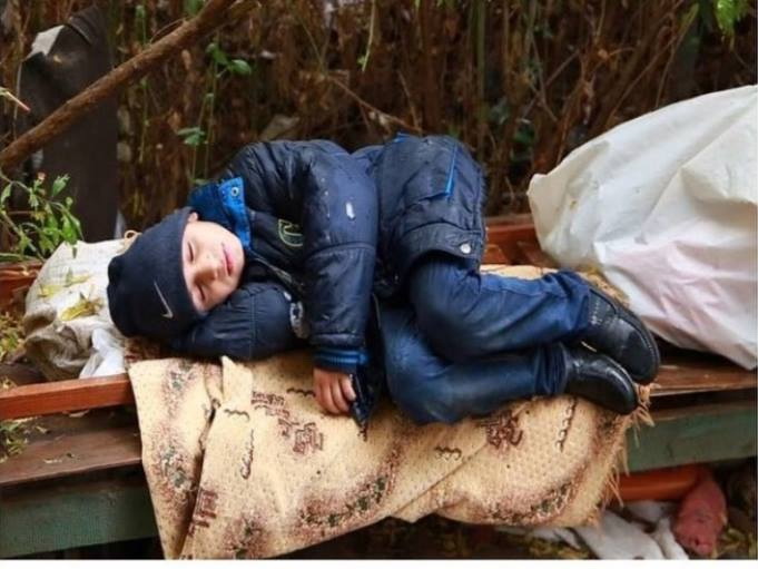 Ночевавший на улице в Баку ребенок помещен в приют - ОБНОВЛЕНО