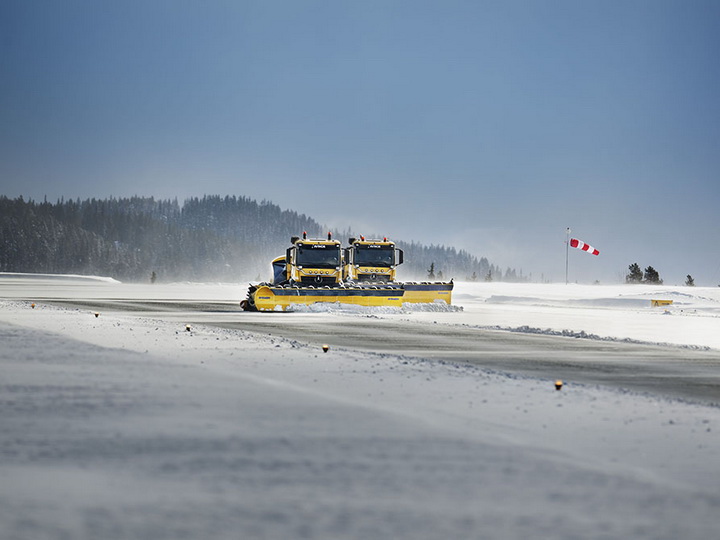 В Канаде снегопад нарушил работу аэропортов