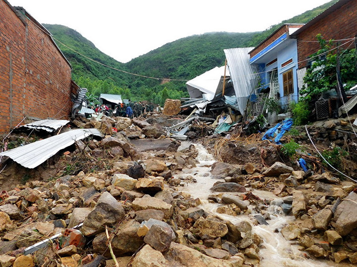 Во Вьетнаме не менее 12 человек погибли из-за тропического шторма
