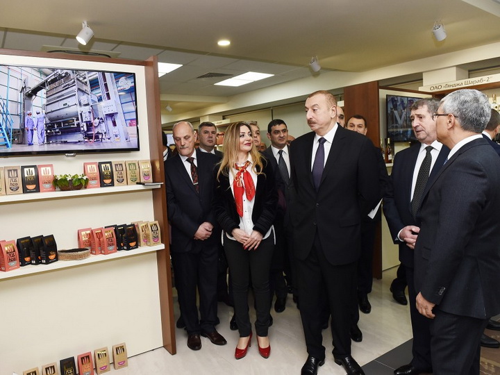 Президент Ильхам Алиев ознакомился с Азербайджанским торговым домом в Минске - ФОТО