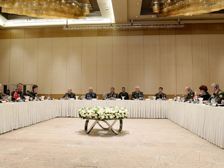 В Баку проходит трехсторонняя встреча с участием министра обороны Азербайджана, начальников Генштабов Турции и Грузии – ФОТО