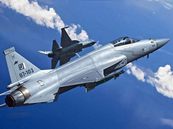 Азербайджан завершает переговоры с Пакистаном о покупке истребителей-бомбардировщиков JF-17 - ФОТО