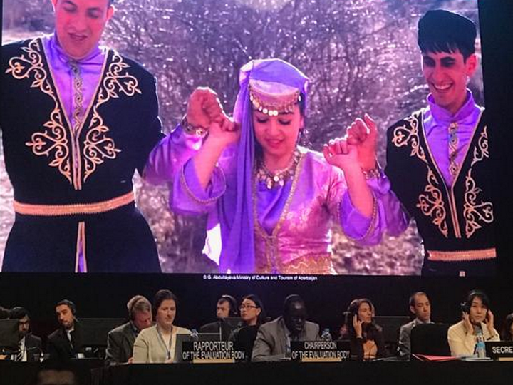 ЮНЕСКО признала азербайджанские групповые танцы наследием, которое нуждается в срочной защите – ФОТО
