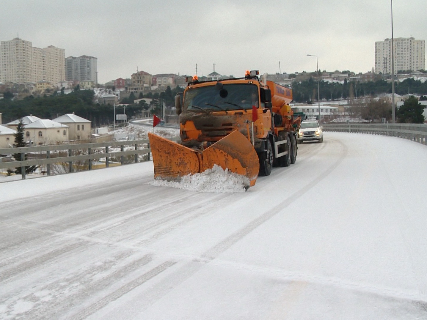 Утвержден план расчистки дорог Баку от снега – ФОТО