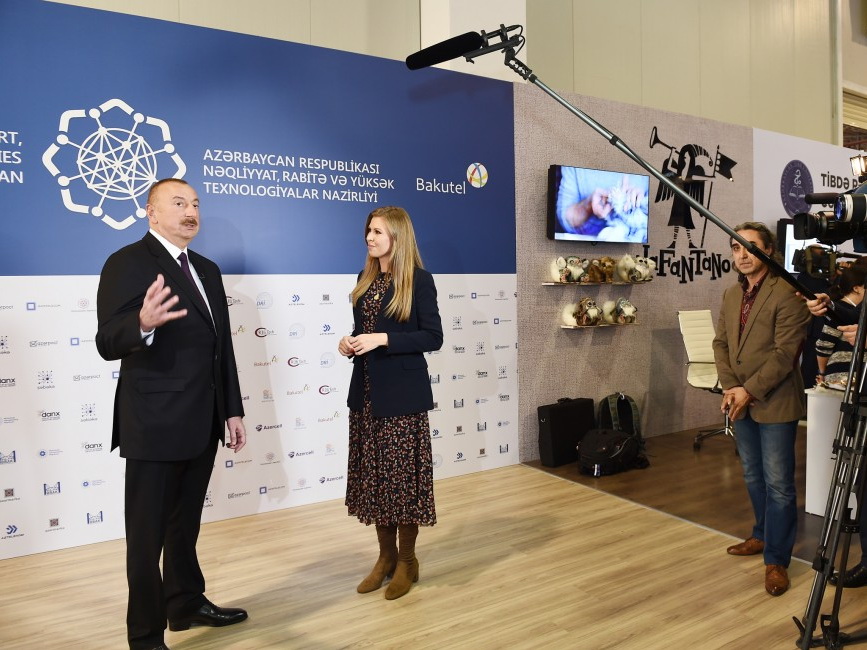 Президент Азербайджана Ильхам Алиев ознакомился с выставкой «Bakutel-2018» - ФОТО - ВИДЕО