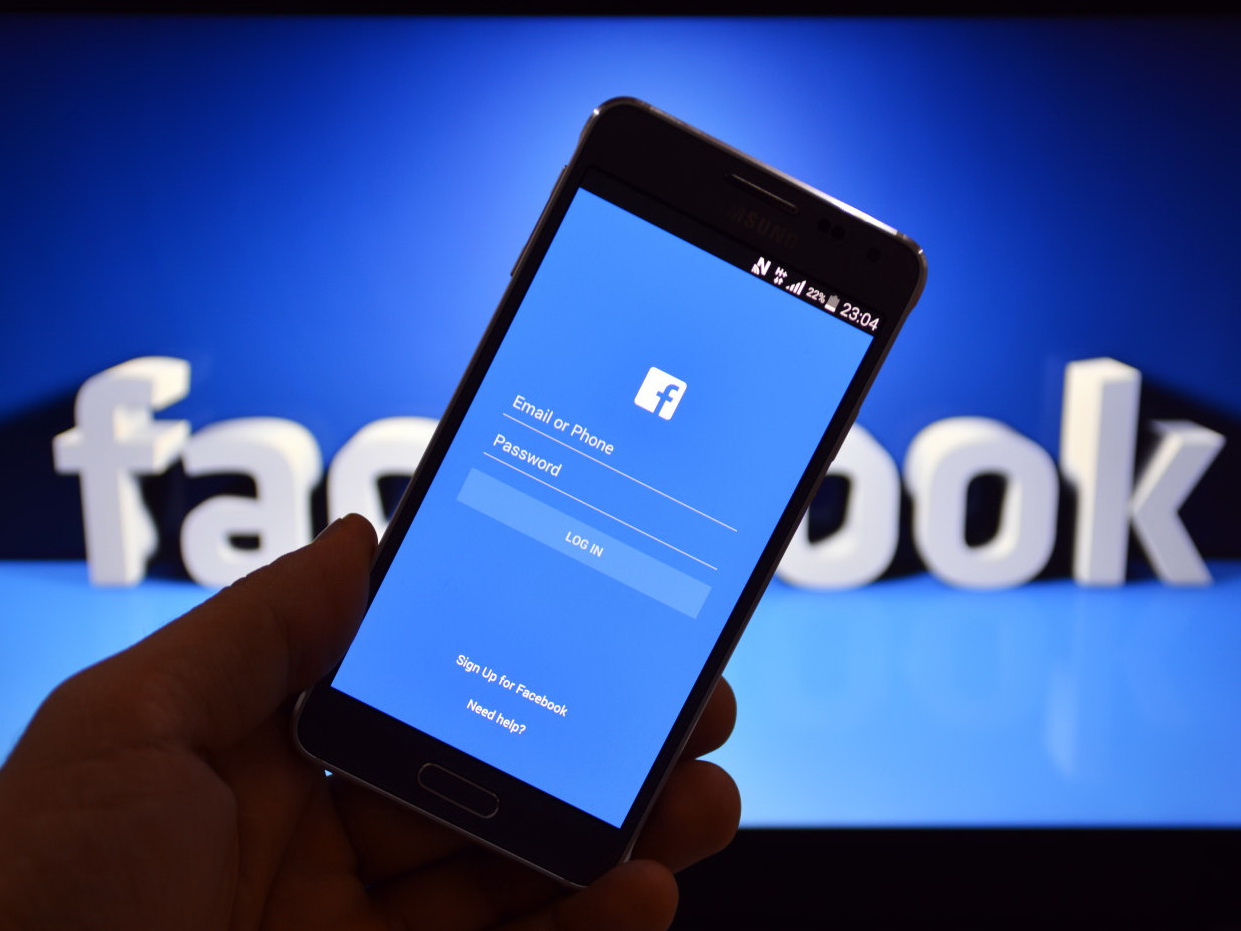 Facebook рухнул