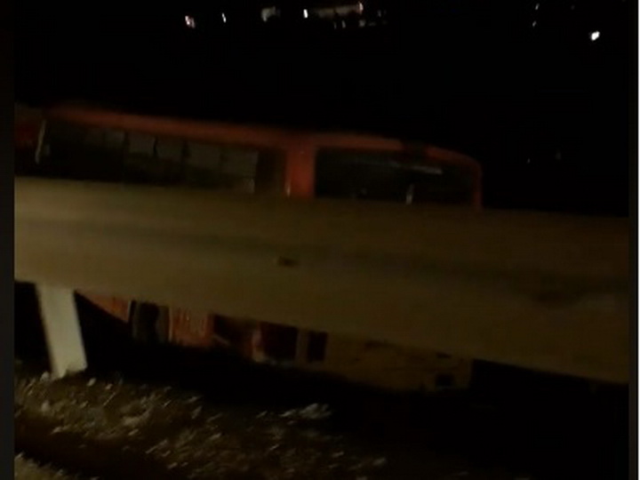 В Баку автобус попал в аварию, есть раненые - ВИДЕО
