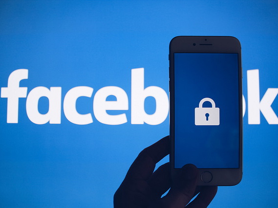 Facebook запретил намеки на секс